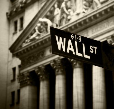 Tablica z nazwą ulicy Wall Street