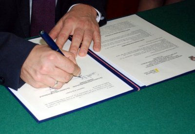 Ukraińskie NABU będzie współpracować z CBA - moment podpisywania  memorandum